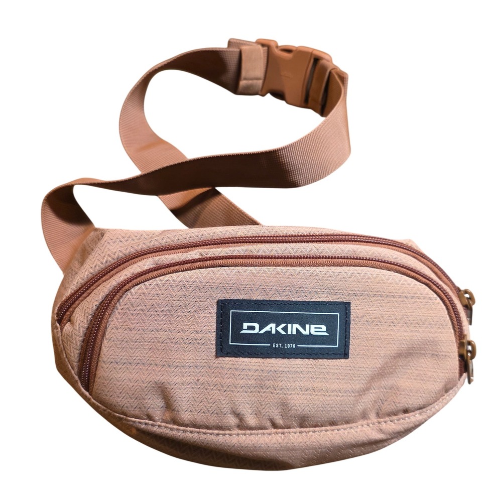 Dakine Hip Pack Waist Bag Burlwood Chevron Fleece Lined Pocket Adjustable Strap
